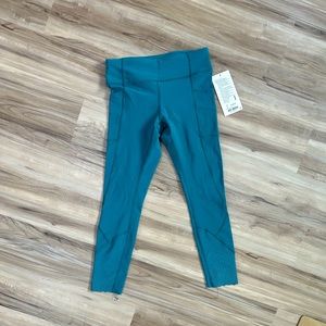 NWT Lululemon Tight Stuff Tight II size 6. BLUE-green color